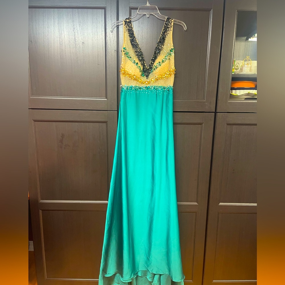 Prom , bridal party dress ,brand new w tags.